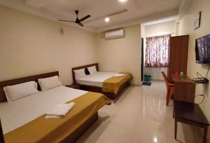 Hotelli Santhosh Inn