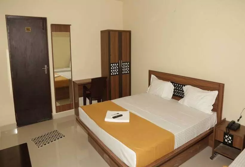 Hotelli Santhosh Inn