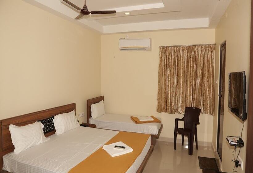 בית מלון כפרי Santhosh Inn