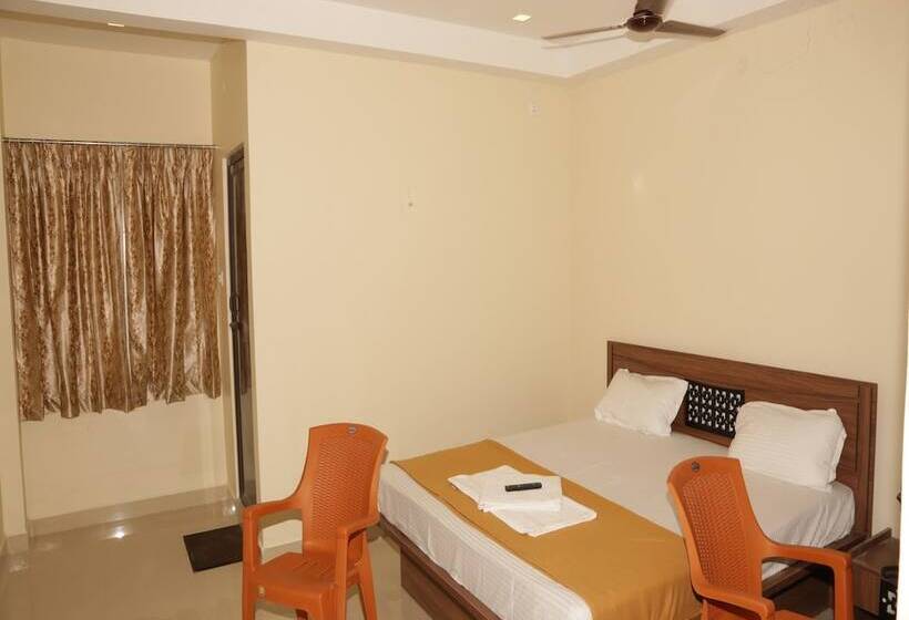 בית מלון כפרי Santhosh Inn