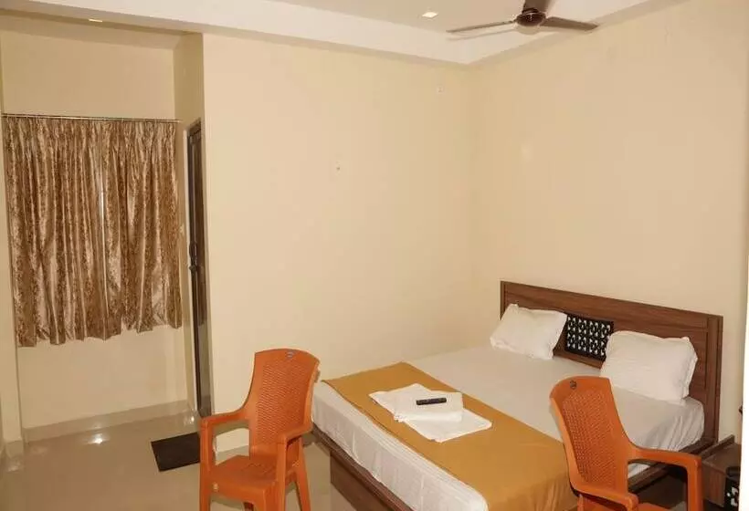 Hotelli Santhosh Inn