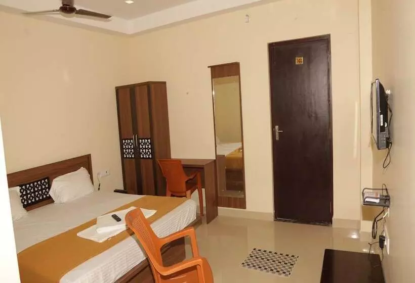 Hotelli Santhosh Inn