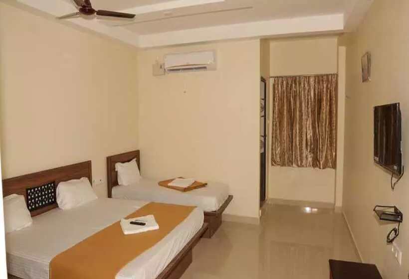 Hotelli Santhosh Inn