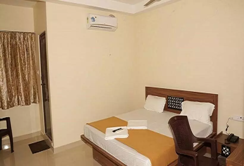 Hotelli Santhosh Inn