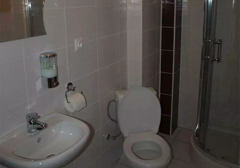 Majatalo Penzión Na Ráztočnom