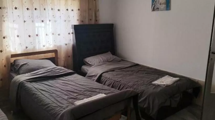 تختخواب و صبحانه Guest House Hazem