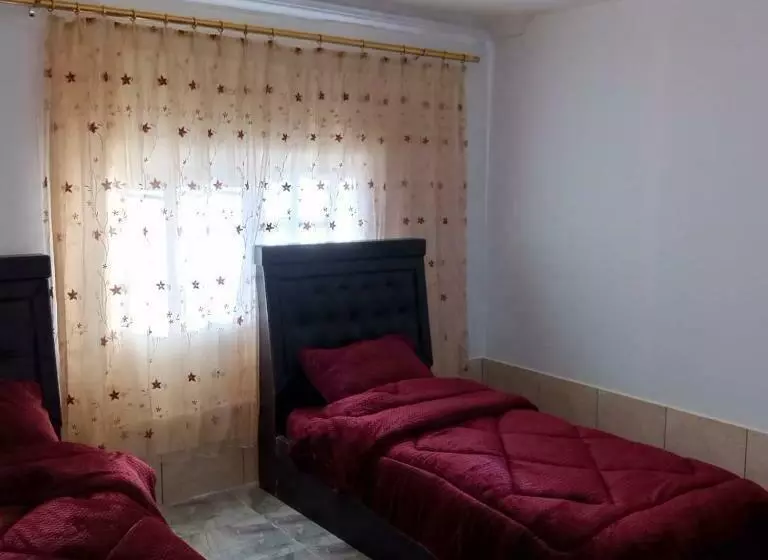 تختخواب و صبحانه Guest House Hazem