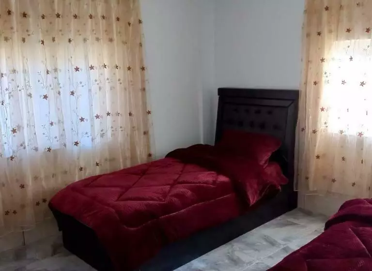 تختخواب و صبحانه Guest House Hazem
