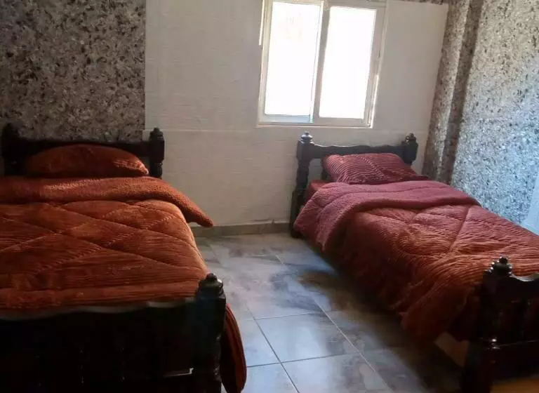 تختخواب و صبحانه Guest House Hazem