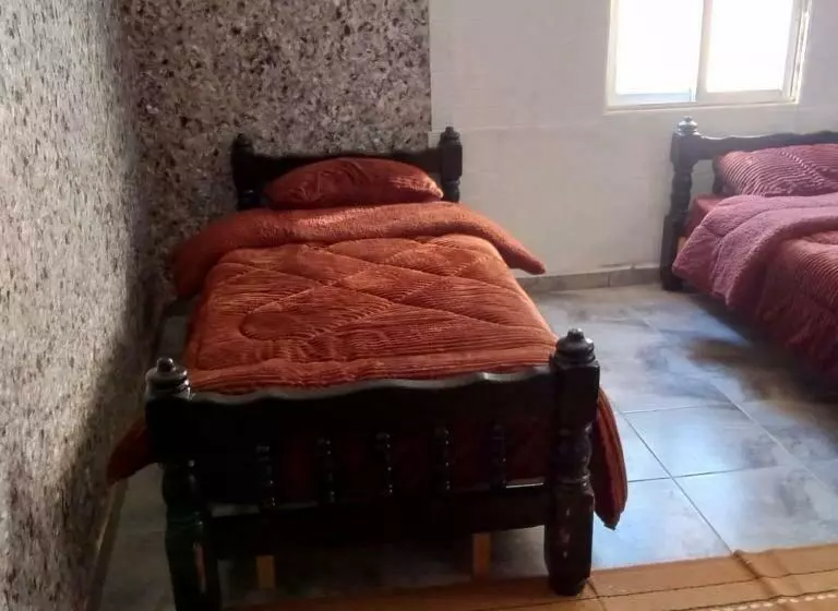 تختخواب و صبحانه Guest House Hazem