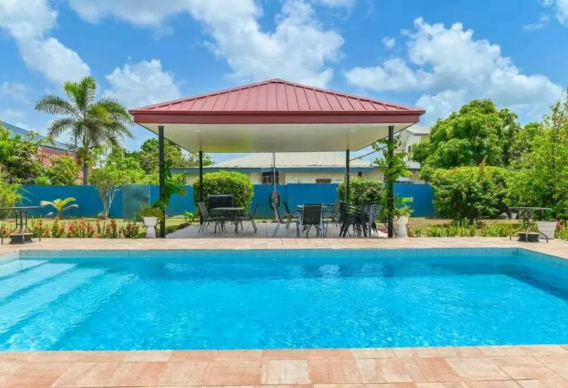 تختخواب و صبحانه Traum House