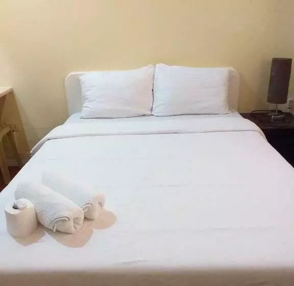 Hotelli Mactan Airport Hilltop