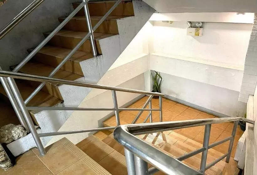 Hotelli Oyo 910 Sabaidee Suites