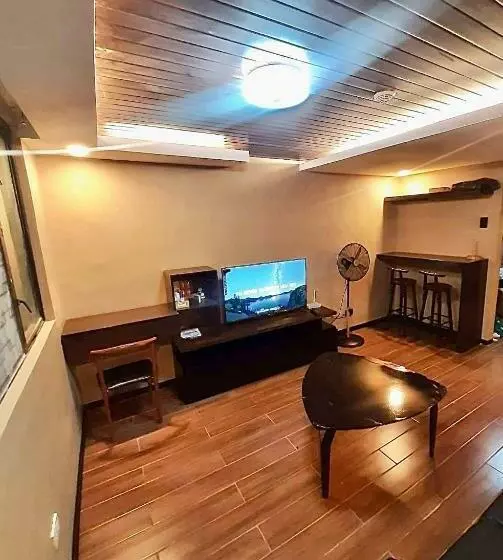 Iv’s Condo W/ Netflix, Wifi & Karaoke