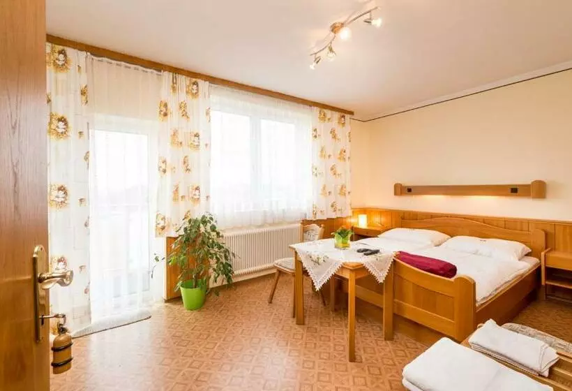 Retkeilymaja Gasthaus Bauer