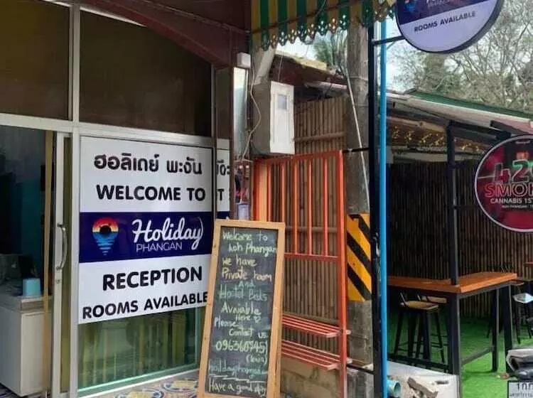 Holiday Phangan   Hostel & Bar