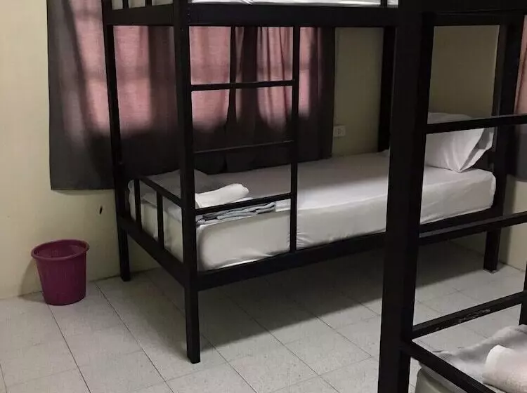 Holiday Phangan   Hostel & Bar