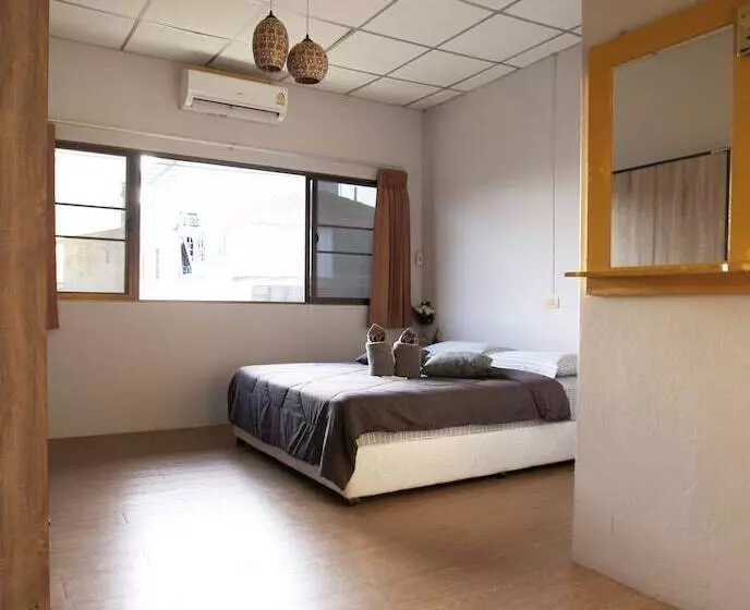 Holiday Phangan   Hostel & Bar