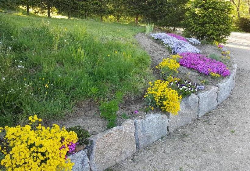 فندق على الطريق Les Chalets De La Margeride