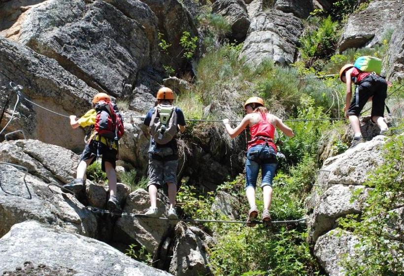 فندق على الطريق Les Chalets De La Margeride