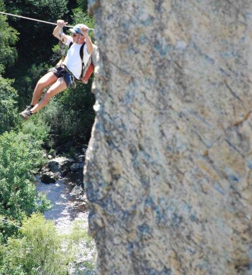 فندق على الطريق Les Chalets De La Margeride