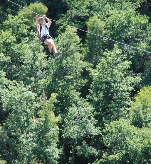 فندق على الطريق Les Chalets De La Margeride