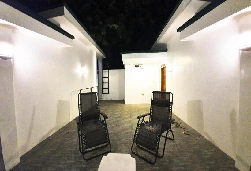 בית מלון כפרי Cocoloco Beach Resort