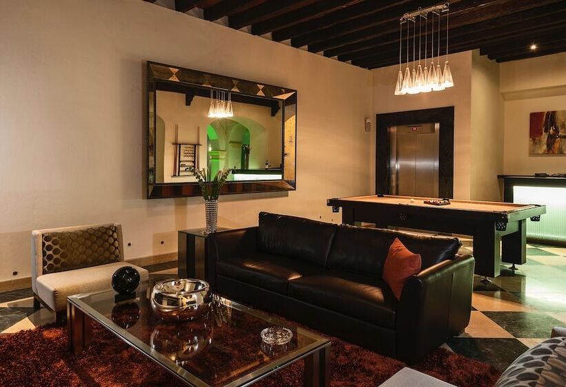 فندق Mansión Del Conde   Adults Only