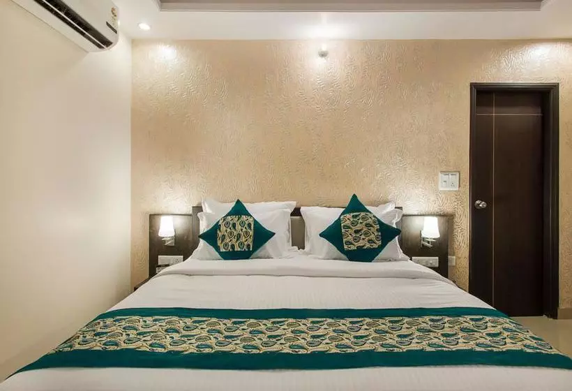 ホテル Oyo Premium Malviya Nagar Jln Marg