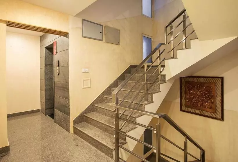 ホテル Oyo Premium Malviya Nagar Jln Marg