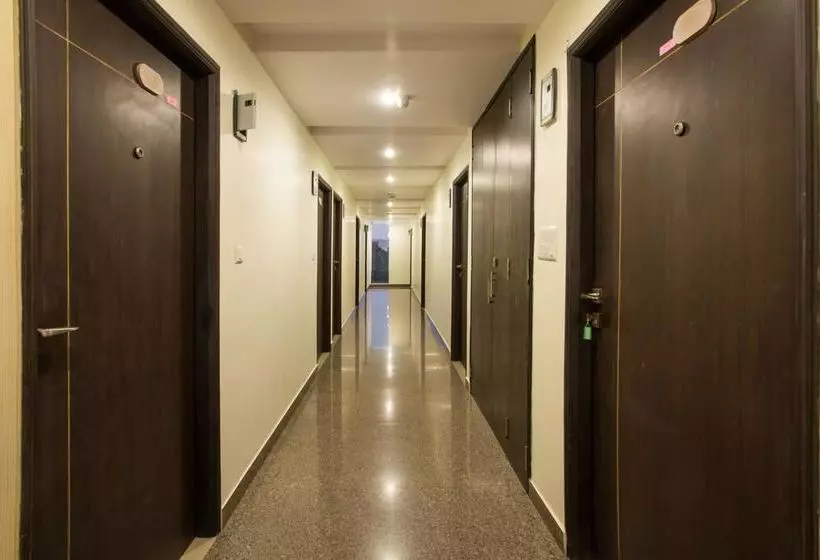 ホテル Oyo Premium Malviya Nagar Jln Marg
