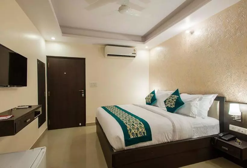 ホテル Oyo Premium Malviya Nagar Jln Marg