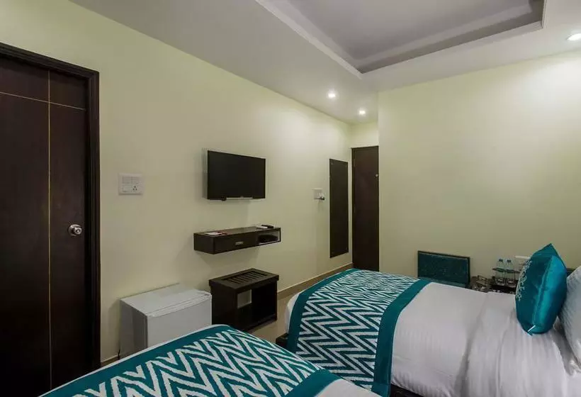 ホテル Oyo Premium Malviya Nagar Jln Marg