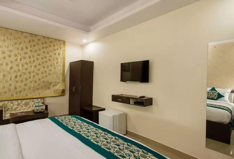 ホテル Oyo Premium Malviya Nagar Jln Marg
