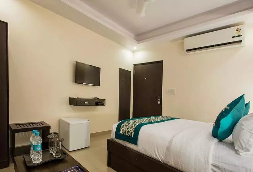 ホテル Oyo Premium Malviya Nagar Jln Marg