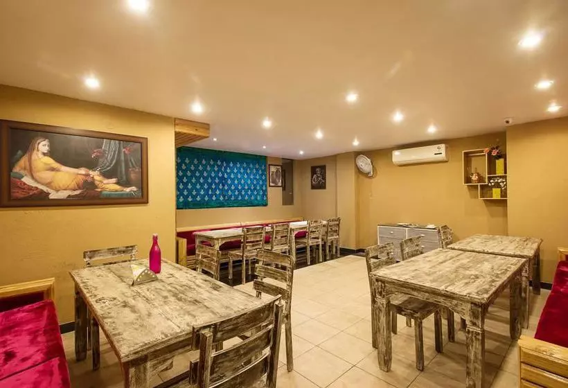 ホテル Oyo Premium Malviya Nagar Jln Marg