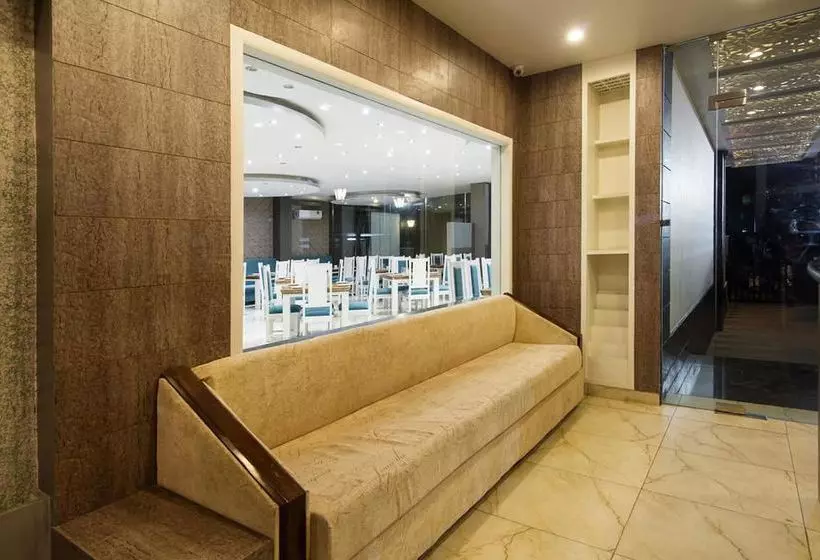 ホテル Oyo Premium Malviya Nagar Jln Marg