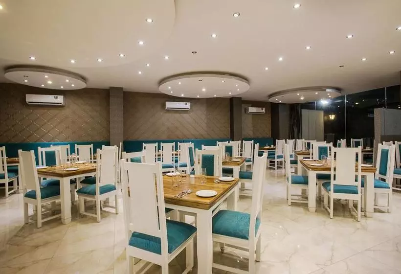 ホテル Oyo Premium Malviya Nagar Jln Marg