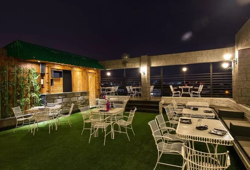 ホテル Oyo Premium Malviya Nagar Jln Marg