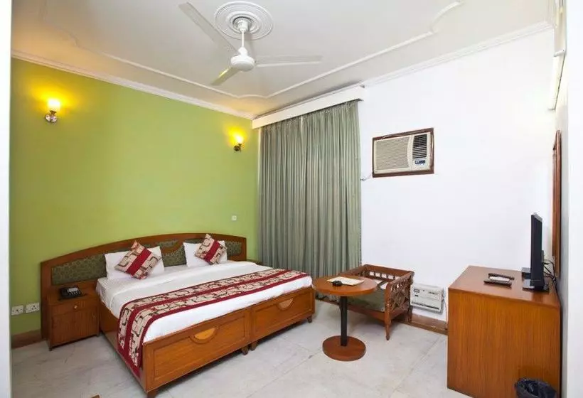 Отель Oyo Rooms Hazrat Nizamuddin