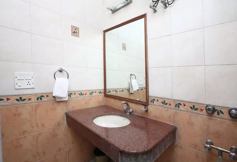 Отель Oyo Rooms Hazrat Nizamuddin