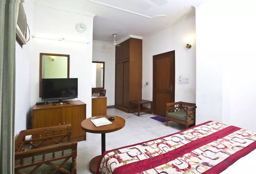 Отель Oyo Rooms Hazrat Nizamuddin