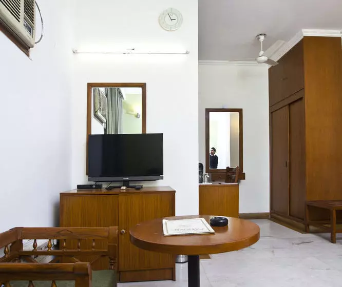 Отель Oyo Rooms Hazrat Nizamuddin