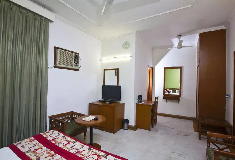 Отель Oyo Rooms Hazrat Nizamuddin