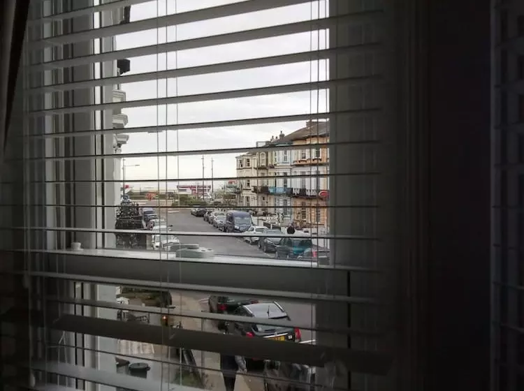 هتل Seamore Guest House