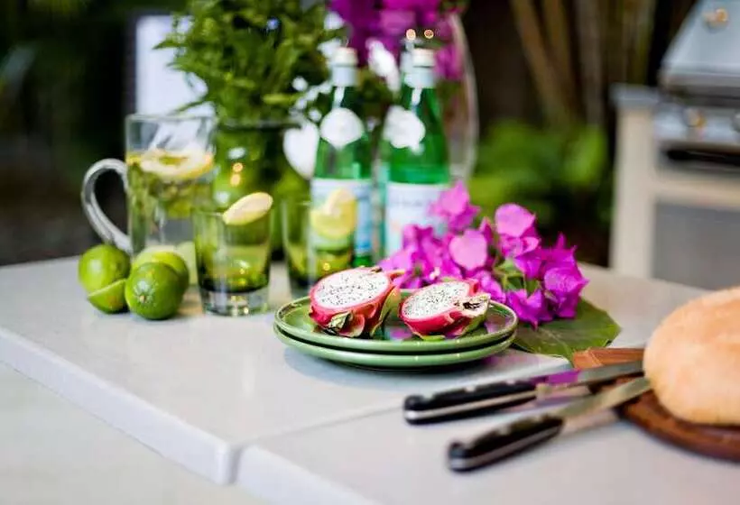Noosa Tropicana