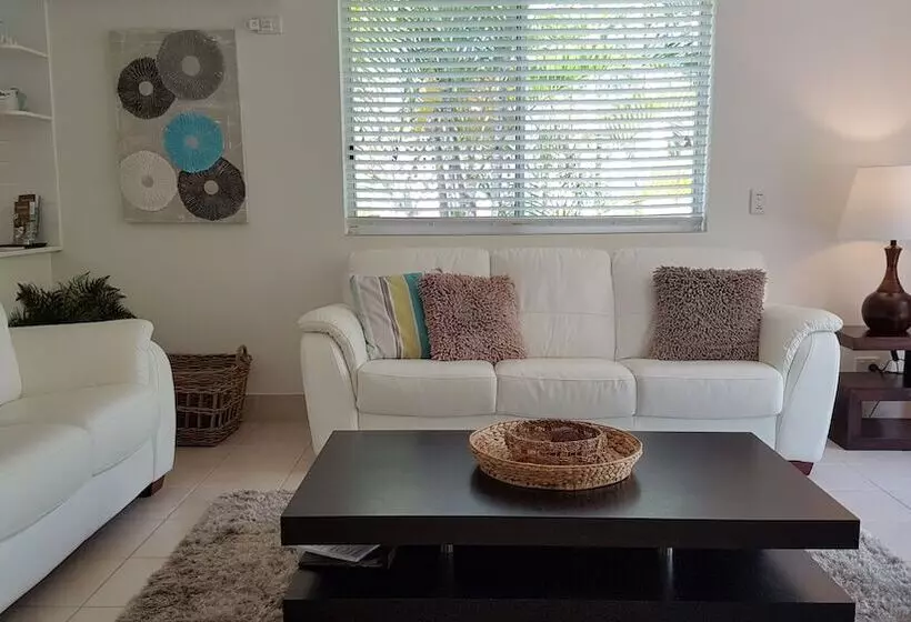 Noosa Tropicana