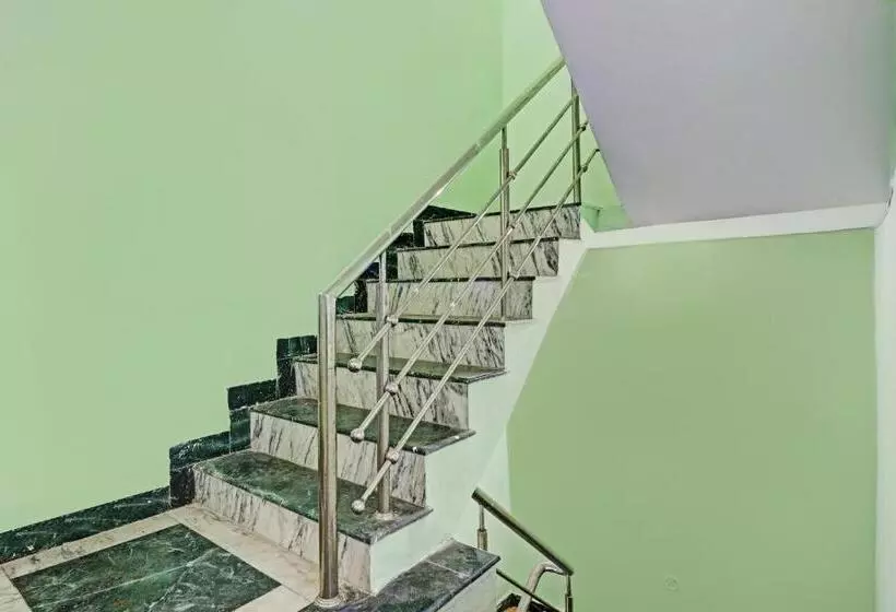 Hotelli Oyo Flagship 80518  Vrv Homestay