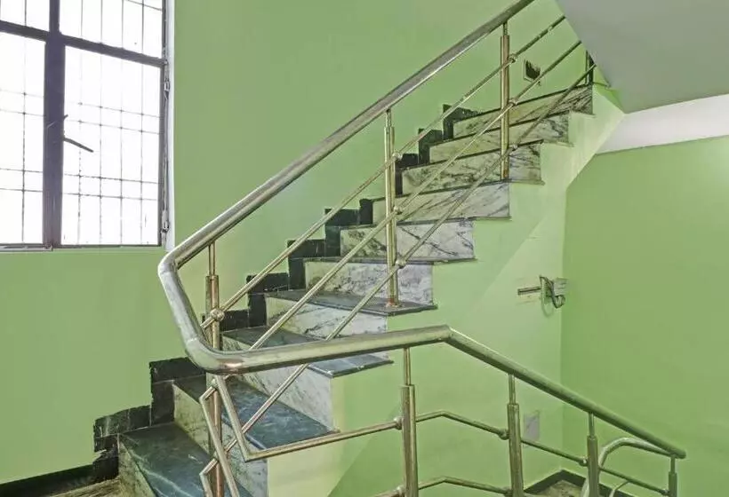 Hotelli Oyo Flagship 80518  Vrv Homestay