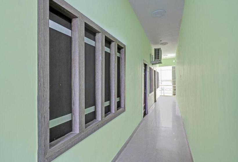 ホテル Oyo Flagship 80518  Vrv Homestay